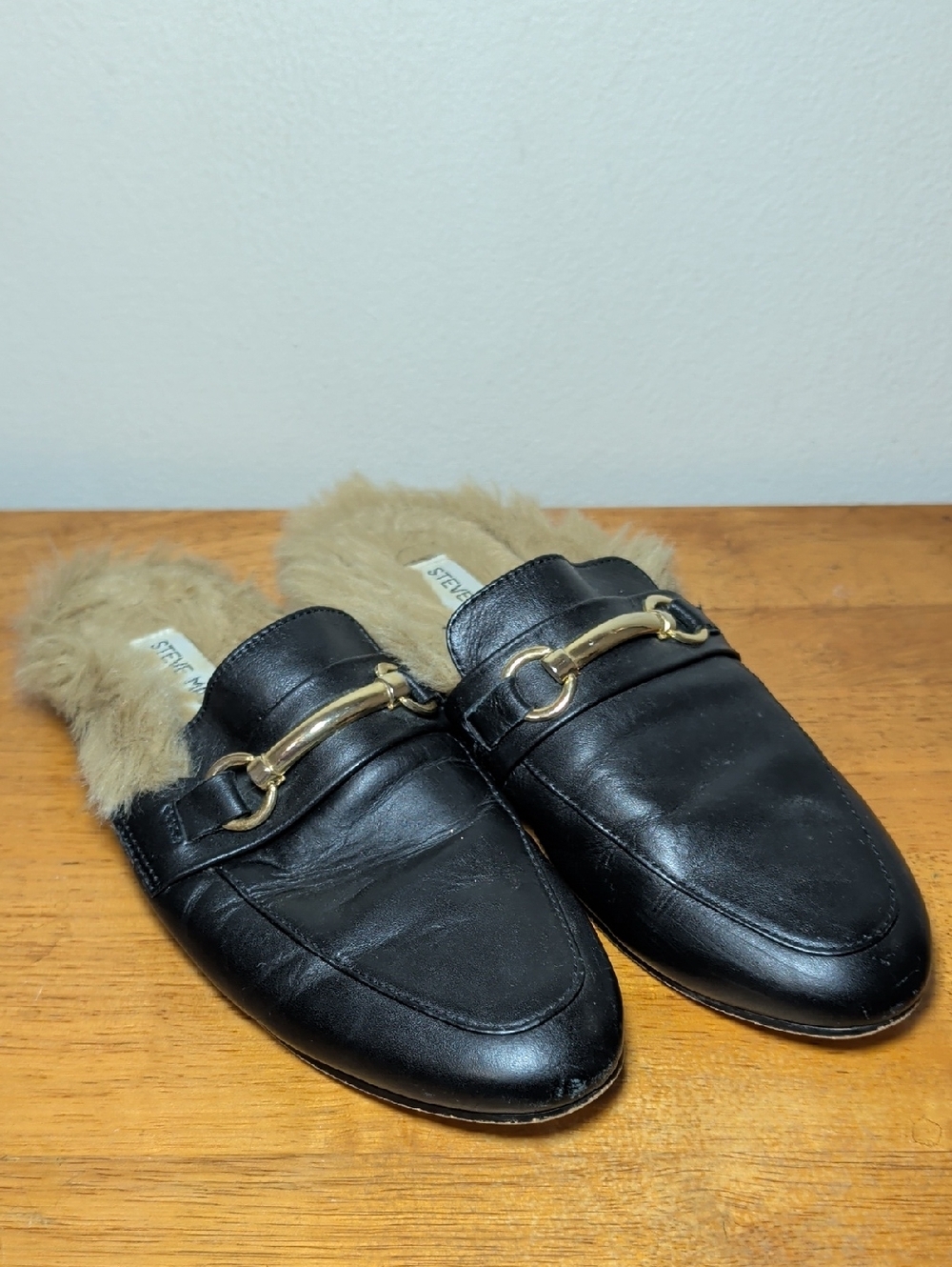 Steven Madden Brinley Leather Faux Fur-Lined Slip-On Mules Black Gold Size 6.5